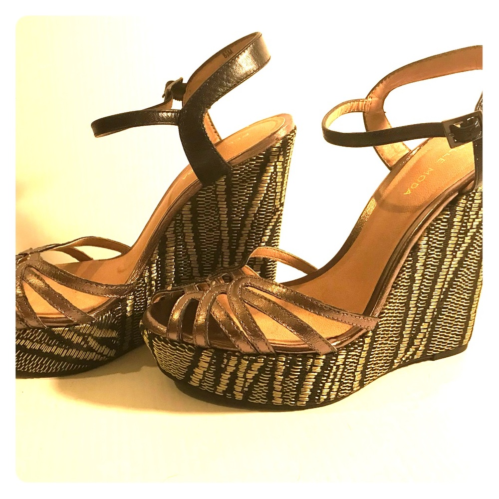 Pelle Moda platform summer heals never worn